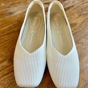 Vivaia Women's Margot White Shoes NWOT